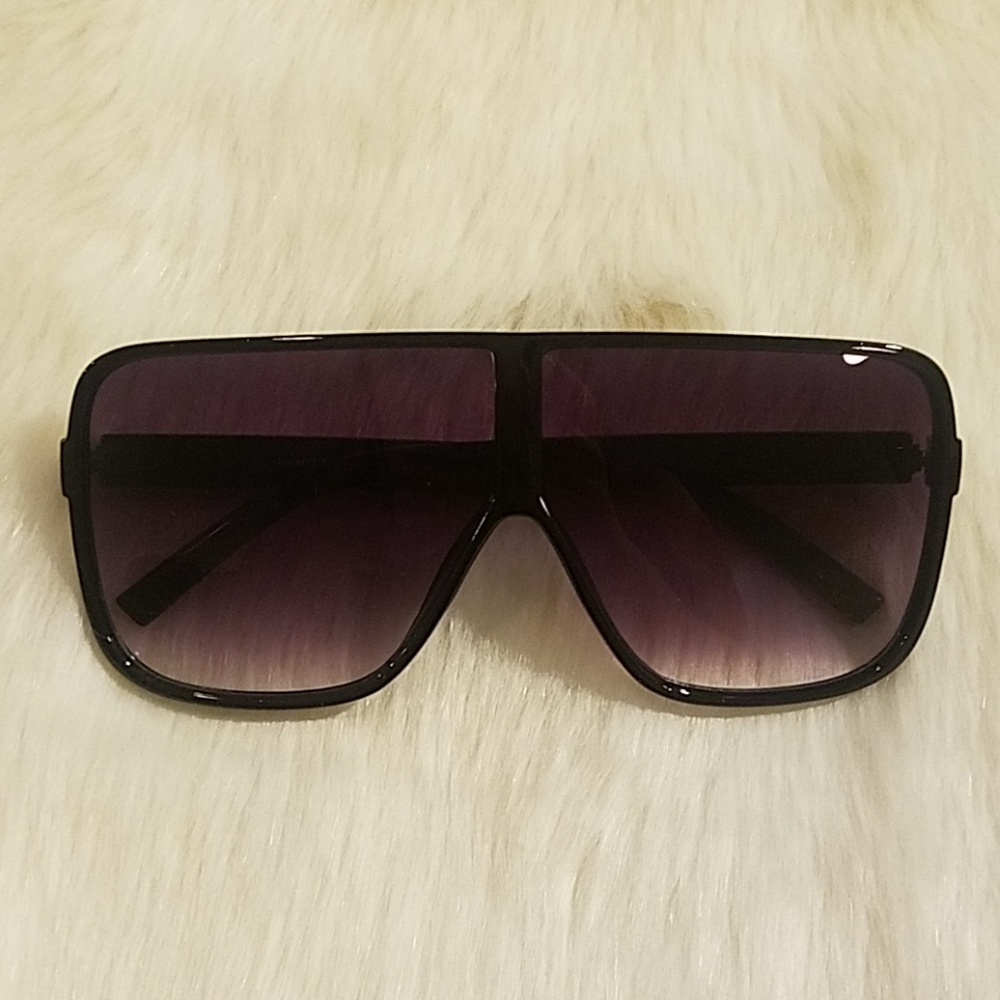 Sunglasses - Picture 4 of 5